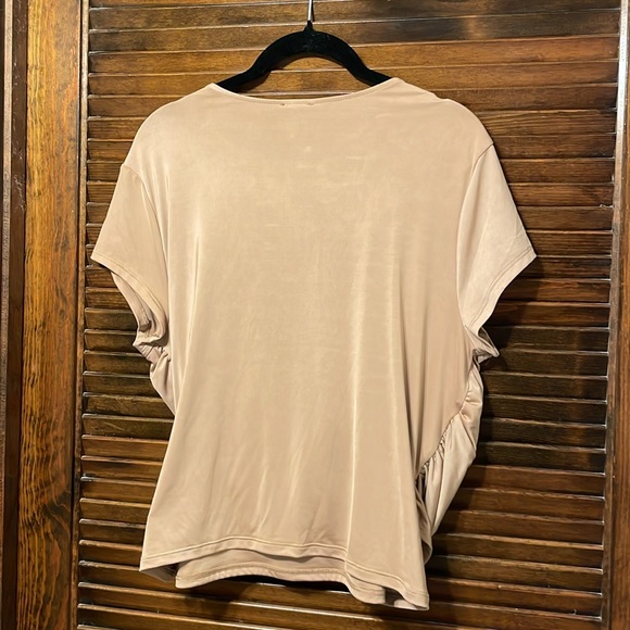 NWT Express Body Contour Compression Crew Neck Twist Front Tee in Pecan - Picture 8 of 8